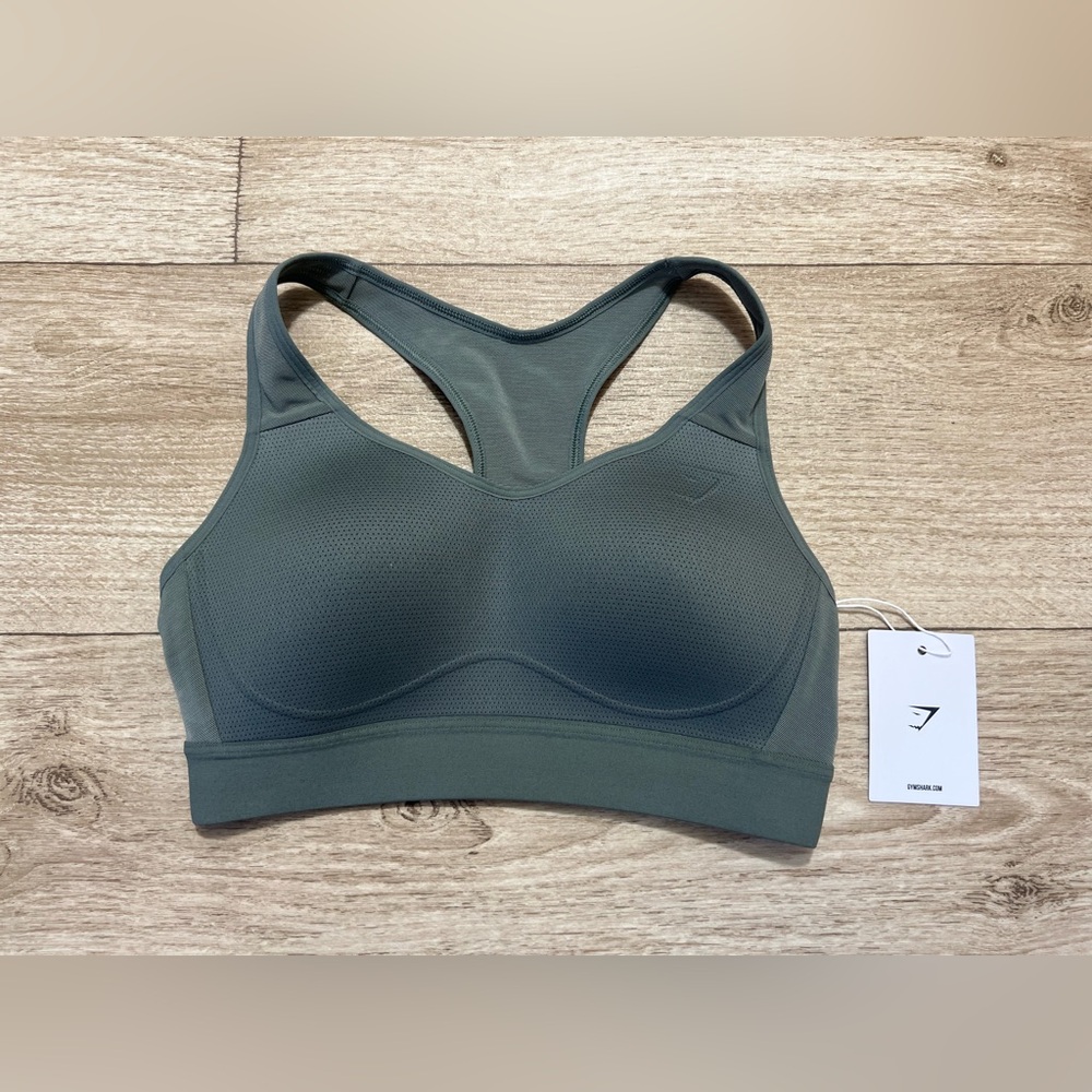 Gymshark Ligthweight High Support Sports Bra Size Small Green Color